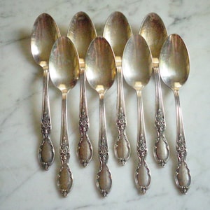 Victorian Rose Wm Rogers & Son IS Silver Plate 6 1/8 inch Set of 8 Teaspoons
