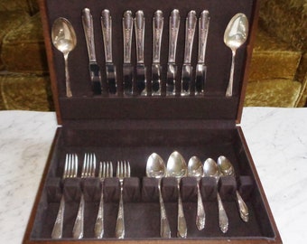 Gardenia Wm Rogers & Son IS Silver Plate 50pc Flatware set in Chest ~ Service for 8 +