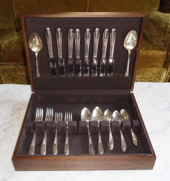 Gardenia Wm Rogers & Son IS Silver Plate 50pc Flatware Set in