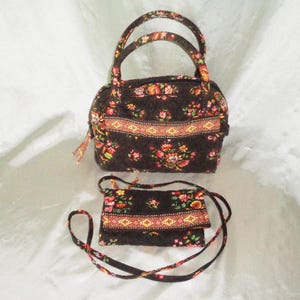 2 Carteras y bolsos de mano acolchados Vera Bradley, marrón, negro y rosa, estampado floral