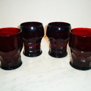 Vintage Viking Glass Georgian Rocks Tumblers Glasses w kolorze rubinowo czerwonym + 2 podobne Panel Tumblers