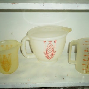 Retro Vintage Tupperware White Measuring Cups Set Mix N Stor + 1669 & 134