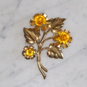 Vintage Gold Tone Flower Brooch: Yellow Rhinestone Floral Stem