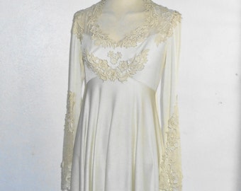 Trouwjurk jaren 1970 ~ volledige lengte gebroken wit met kanten rand ~ vintage prachtig!!