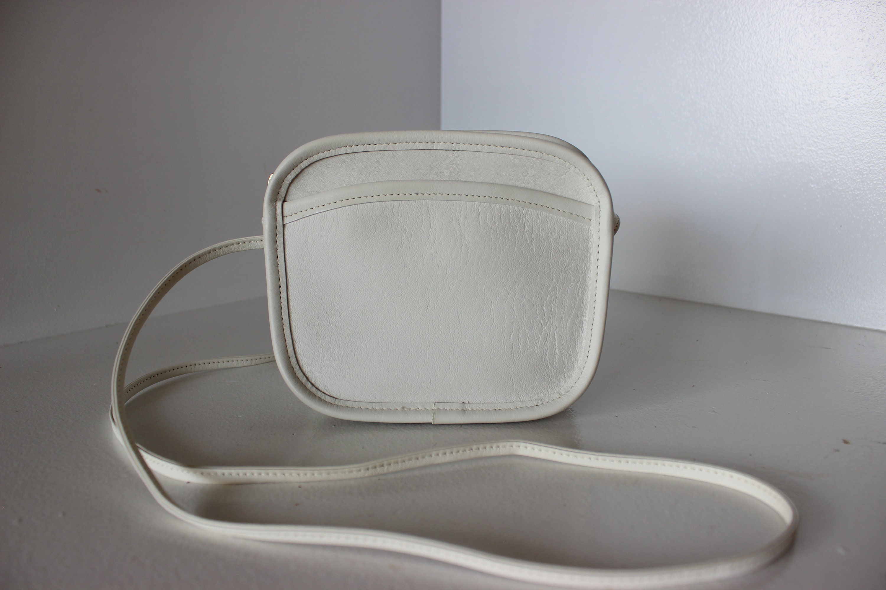 coach white shoulder bag