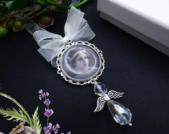 Bouquet bridal Photo Charm, Round brides wedding Memorial pendant, with your own personalised photo, Angel wings  memory charms