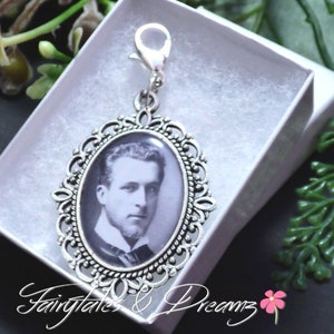Clip Boutonniere Photo Charm personalized with your photo - Groom memory lapel pin, Memorial Charm for Groom, Bride Bouquet Charm