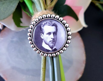 Boutonniere Photo Brooch pin personalised with your 25MM photo, Groom Photo Tie Pin, Groomsmen, Memorial Charm, Lapel pin Photo Charm