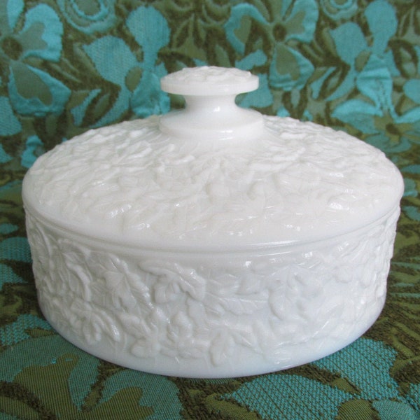 Free shipping Vintage Westmoreland milk glass bramble maple leaf chocolate box collectible glass trinket candy storage