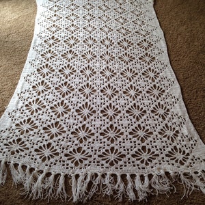 Lacy White gehäkelte Afghane, weiße Afghane, Häkeldecke, Geschenk für Muttertag, Oma Geschenk, leichte Afghane, gehäkelte Afghanin, Afghanin