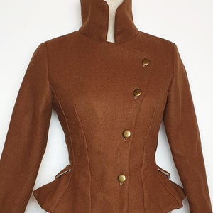 Veste retro laine camel marron steampunk, avec boutons, vêtement femme cavalière amazone, élégant style pin up vintage image 2