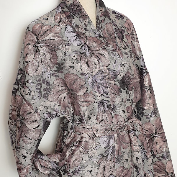 Kimono style 1900 rose/gris avec la ceinture, veste casual avec poches, tissu brocart, vêtement femme, japonais, cardigan mariage cérémonie