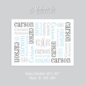Op de afbeelding: Een witte babydeken met de naam "Carson" die in een woordwolkontwerp wordt herhaald. De naam staat in blauwe en grijze letters. De deken is 30 inch bij 40 inch. De tekst "Baby blanket 30"x 40" Style B-001-459" staat onder de woordwolk.