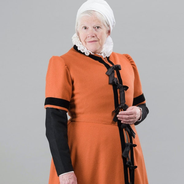 Schnittmuster für ein eng anliegendes englisches Damenkleid mit Variationen, exklusiv bei Tudor Tailor