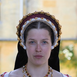 Pattern for Tudor woman&#39;s French hood with variations, Tudor Tailor exclusive