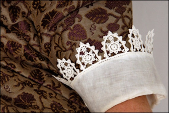 Tudor Style Pointed Scallop Lace for Renaissance or Elizabethan