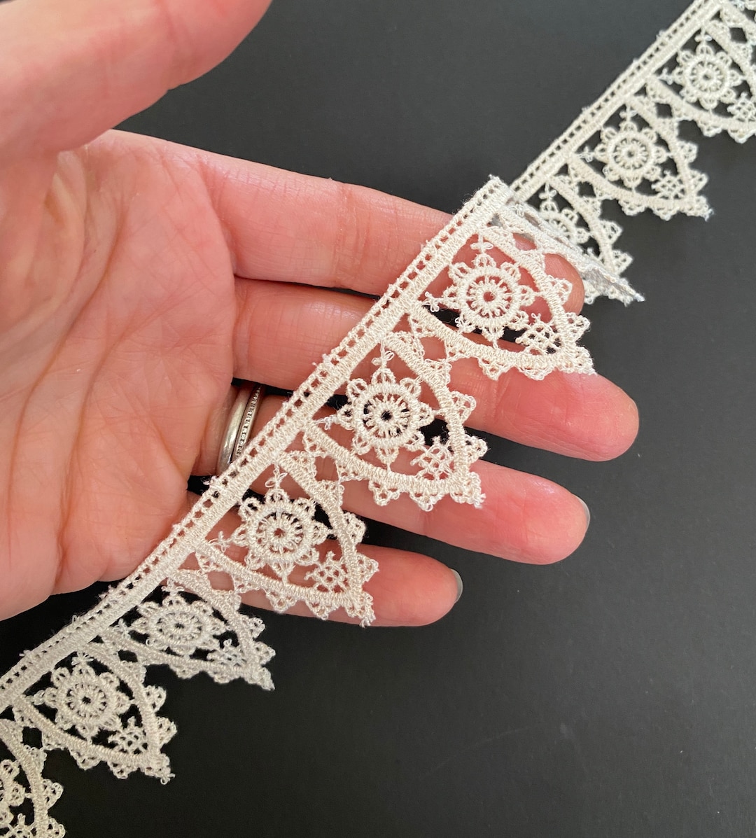 Tudor Style Pointed Scallop Lace for Renaissance or Elizabethan ...