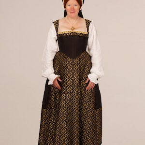 RH601 — Quick Print Tudor (1520s-1540s) Lady's Gown & Kirtle