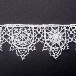 Tudor style Schole-House lace for Renaissance or Elizabethan reenactment, 1 3/4 45mm sold by the half yard, Tudor Tailor exclusive image 2