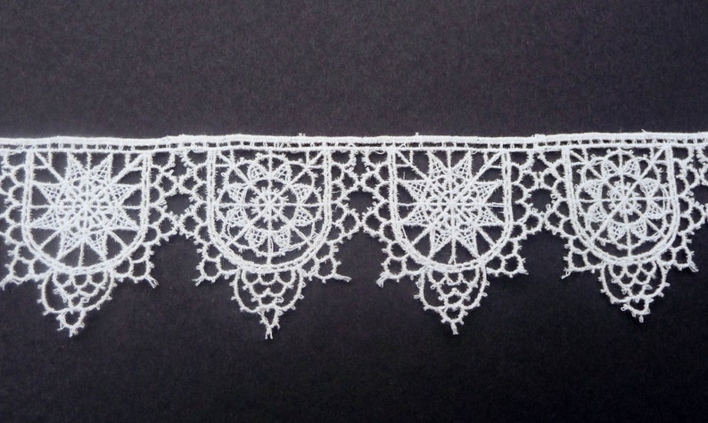 Tudor style Schole-House lace for Renaissance or Elizabethan reenactment, 1 3/4 45mm sold by the half yard, Tudor Tailor exclusive image 2