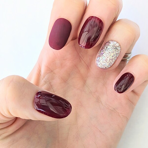 Dark red and gold Nail Set, 10 Unique hand painted Press on nails with Application Kit, Popular False Stick On Occasion Party Accessories,