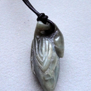 Vintage Hand-Carved Nephrite jade stone duck pendant necklace adjustable from choker to 30&quot;