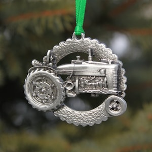 Lead Free Pewter Tractor Ornament Tractor Decoration Gift For Farmer Car Charm Rear View Mirror Suncatcher Decor For Home Farm Vehicle Truck