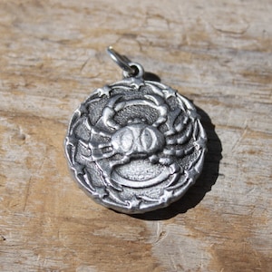 Hastings peltre hecho a mano sin plomo peltre cáncer zodiaco collar colgante signo de nacimiento cáncer encanto hecho en Michigan hecho en MI hecho