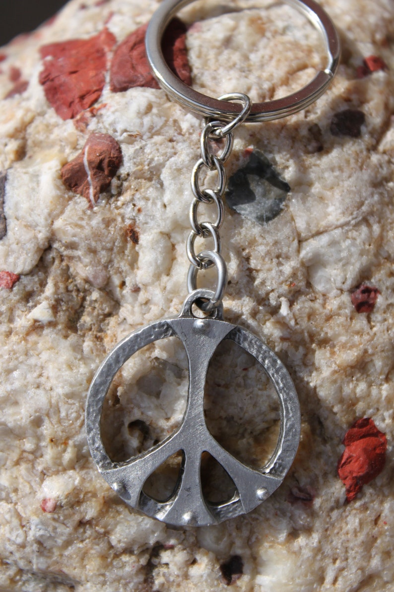 Hastings Pewter Company Lead Free Pewter Peace Sign Keychain hippy style key chain Made in Michigan made in MI made gift