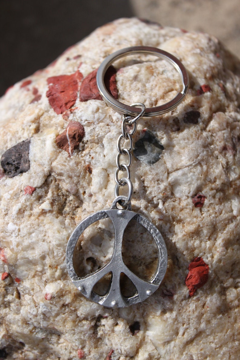 Hastings Pewter Company Lead Free Pewter Peace Sign Keychain hippy style key chain Made in Michigan made in MI made gift