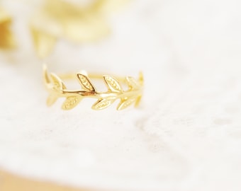 Leaf Wedding Band, Botanical wedding ring, Gold leaf stack ring, Twig Gold Ring, Branch gold band, Vine wedding ring