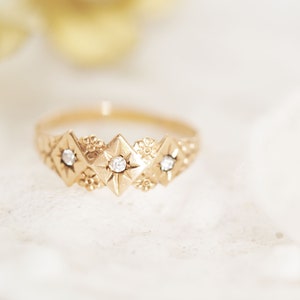 Antique Victorian 3 Diamond and Flowers Signet, Unique Vintage Wedding ring, Estate Rombo Solid gold Ring,  1880 Gold Antique engagements
