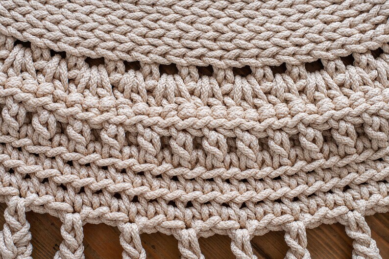 Pattern Crochet large oval rug from cord. Text description of Etsy