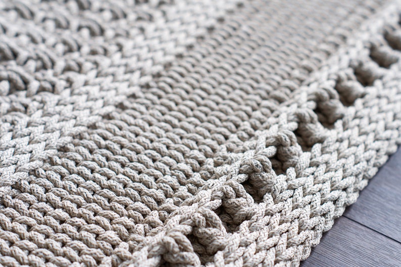 Crocheted square rug video tutorial LaceChicago by Lacemats. Etsy