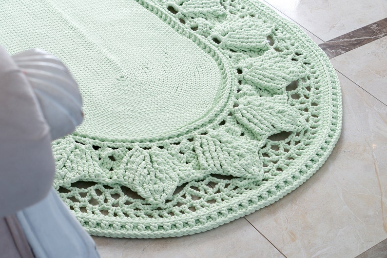 Video tutorial crochet large oval rug from cord. Pattern is Etsy