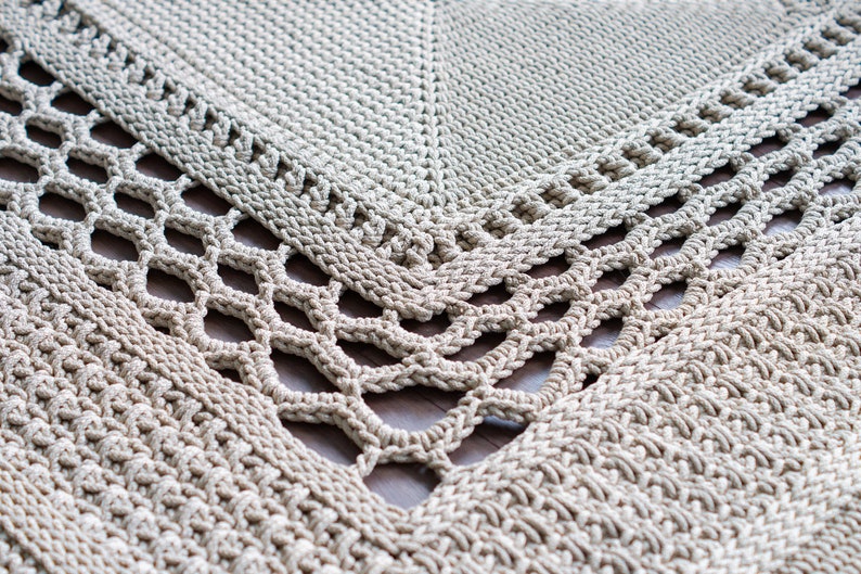 Crocheted square rug video tutorial LaceChicago by Lacemats Available in English only subtitles