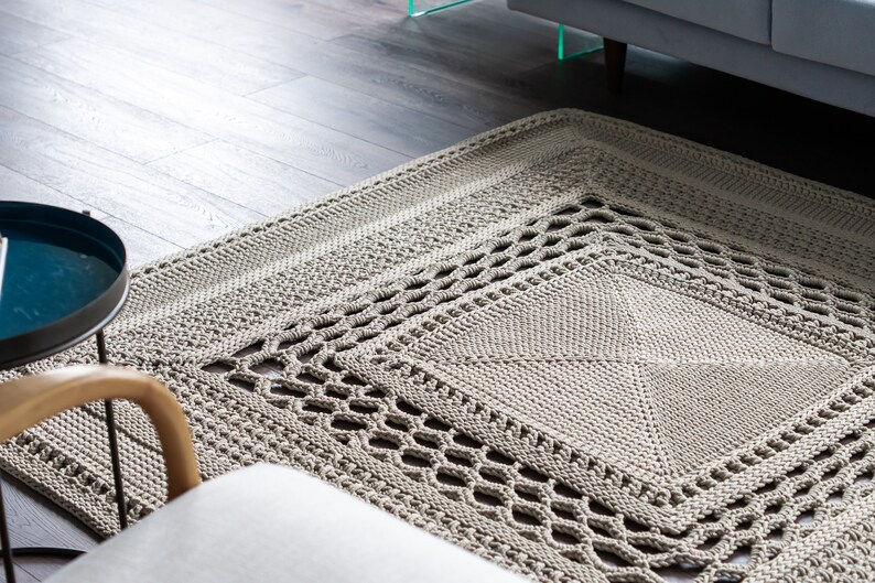 Crocheted square rug video tutorial LaceChicago by Lacemats. Etsy