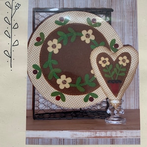 Waltzing with Bears, Blooming wool mat and pin keep pattern