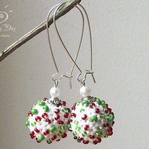White Red Green Crochet EARRINGS. Christmas gift. Holiday earrings, Dotted Italian Earrings, Christmas earrings. White dangle crochet ball