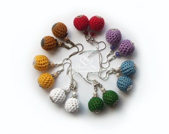 MINI häkeln Ohrringe, Mini Ball Ohrringe, Eco freundliche Ohrringe, häkeln Perle Schmuck Modernes Geschenk für sie. Regenbogen Farbe Organic Ohrringe