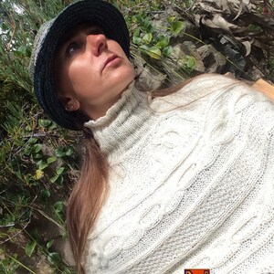 Exclusive Soft baby alpaca wool Warm neck warmer short poncho knitted shawl neck beige ecrue elegant exclusive gift