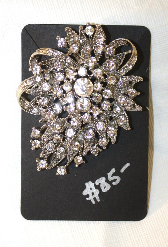 Beautiful Vintage Silvertone and Rhinestone Brooch