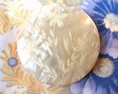 Vintage Mother Of Pearl Compac w Hand Carved Floral Motif Engraved Lid Gold Tone 50 39 s 60 39 s Cosmetic Containers Ladies Vanity Accessories