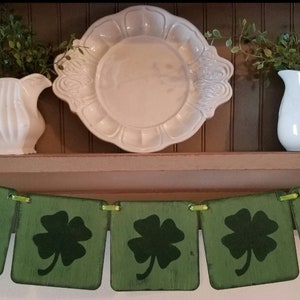 Shamrock Banner, Garland, Sign, St Patrick Day Decor, Shamrock Decoration, Spring Banner, Irish Decor, Fireplace Banners
