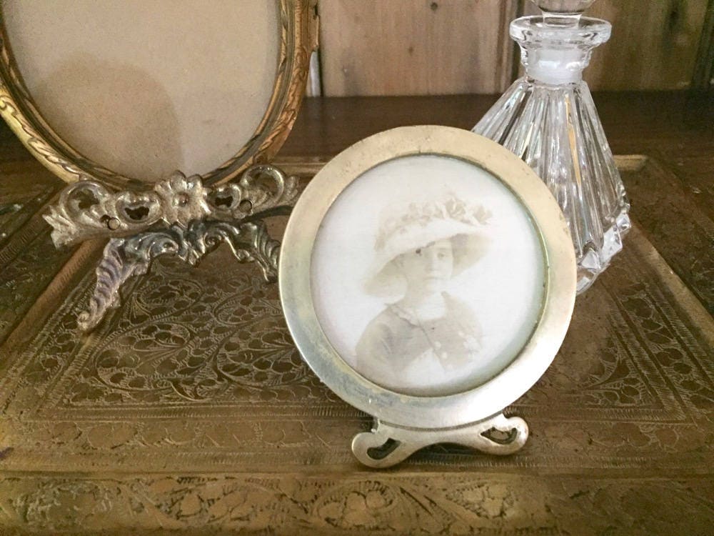 Antique Brass Frame, Small Round Photo Frame, Antique Brass, Victorian