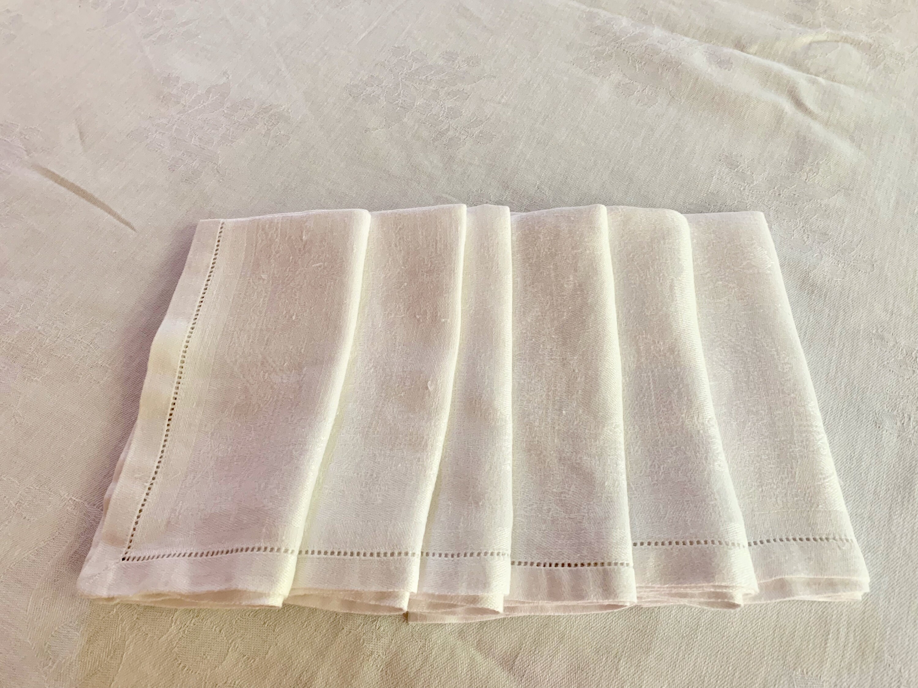 Damask Tablecloth and Napkins Set, Set of 6 Damask Napkins 58 x 80 Inch