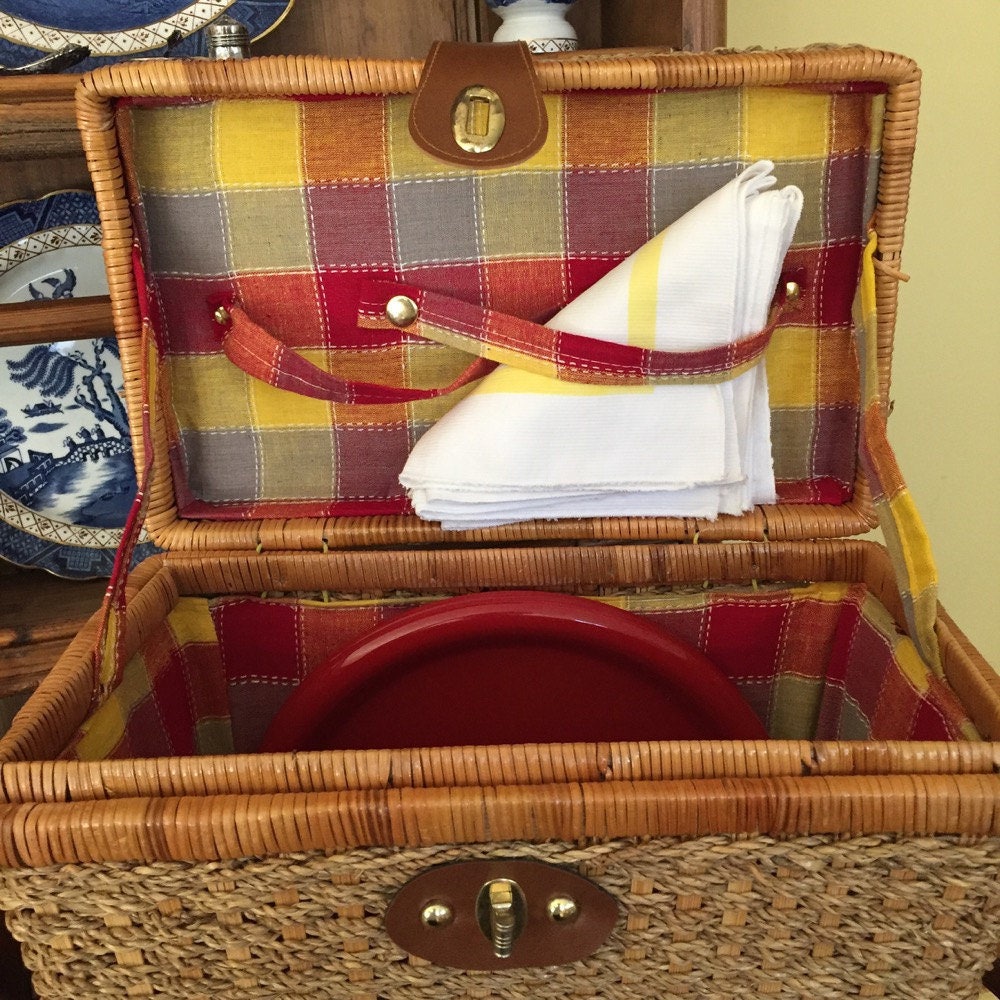 Vintage Picnic Basket with Plates, Utensils and Napkins, Plaid Interior