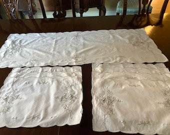 Cream and Taupe Table Runner, Set of 7 Placemats,  Vintage Ecru Embroidered Table Linens, French Country Cottage Farmhouse Table Linens