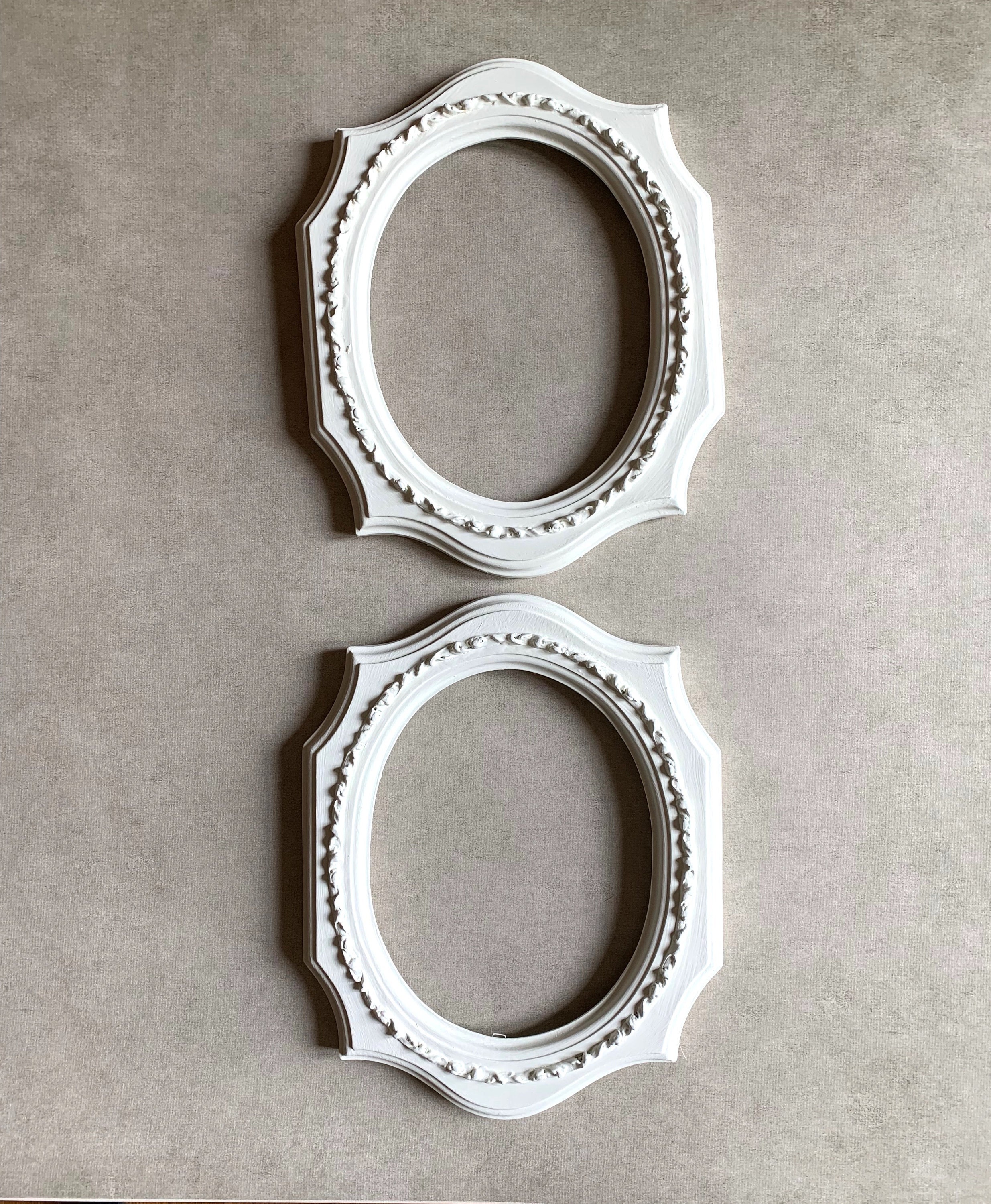 Oval Shabby Photo Frame, White Wooden Cottage Picture Frame with Raised