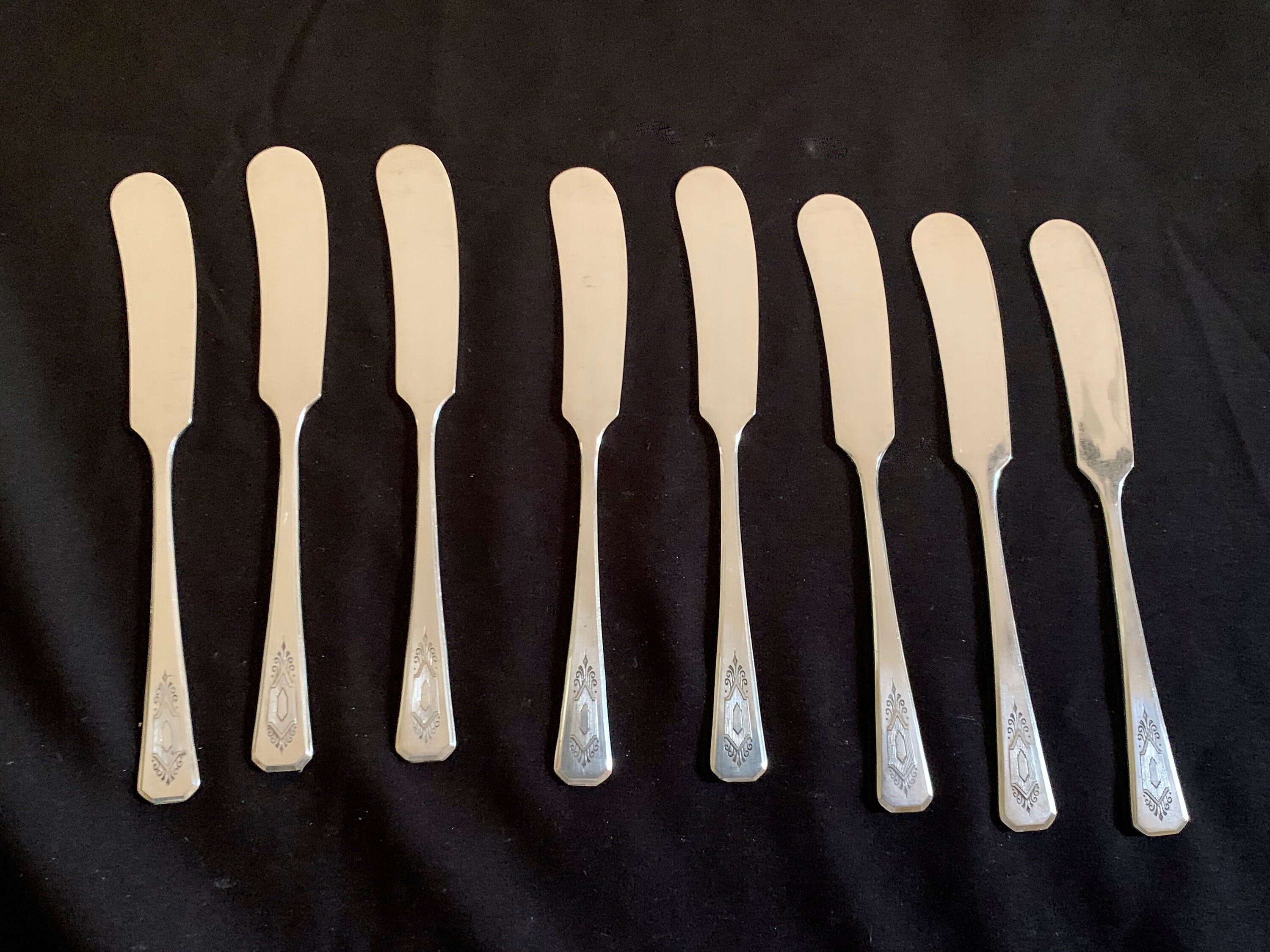 Eight Silver Plate Butter Knives, Set of 8 Individual Flat Butter